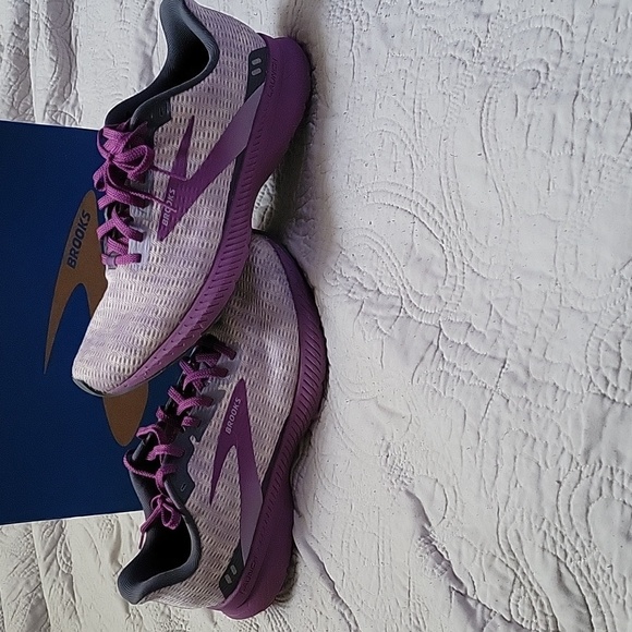 Brooks Launch 8 - Picture 3 of 4